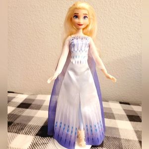 Disney Frozen Queen Elsa Fashion Doll
